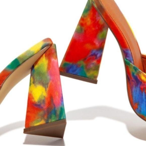 !! NEW !! Square Toe Triangle Heel Mules in Abstract Print - Picture 2 of 4